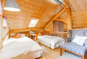 loft w 2 single beds